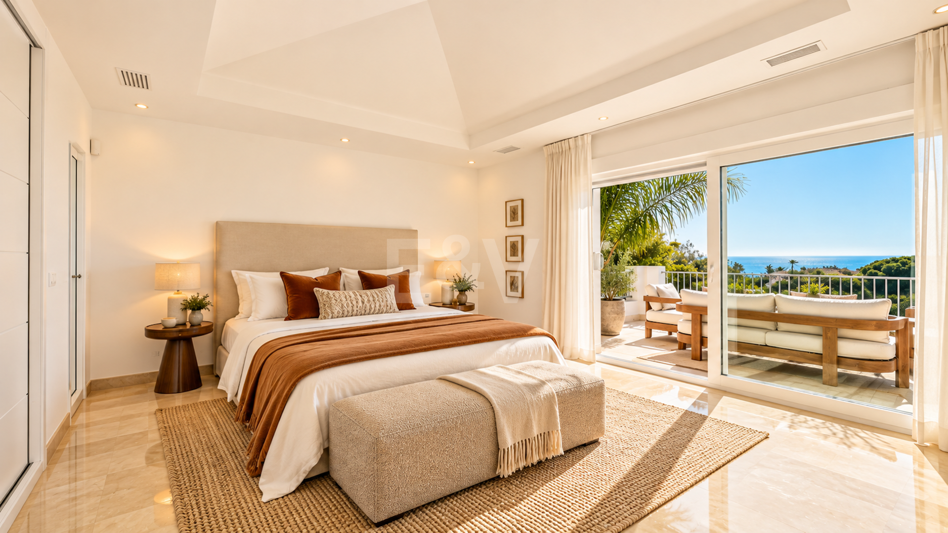 Villa contemporánea con vistas panorámicas al mar y a la montaña en El Rosario, Marbella Este