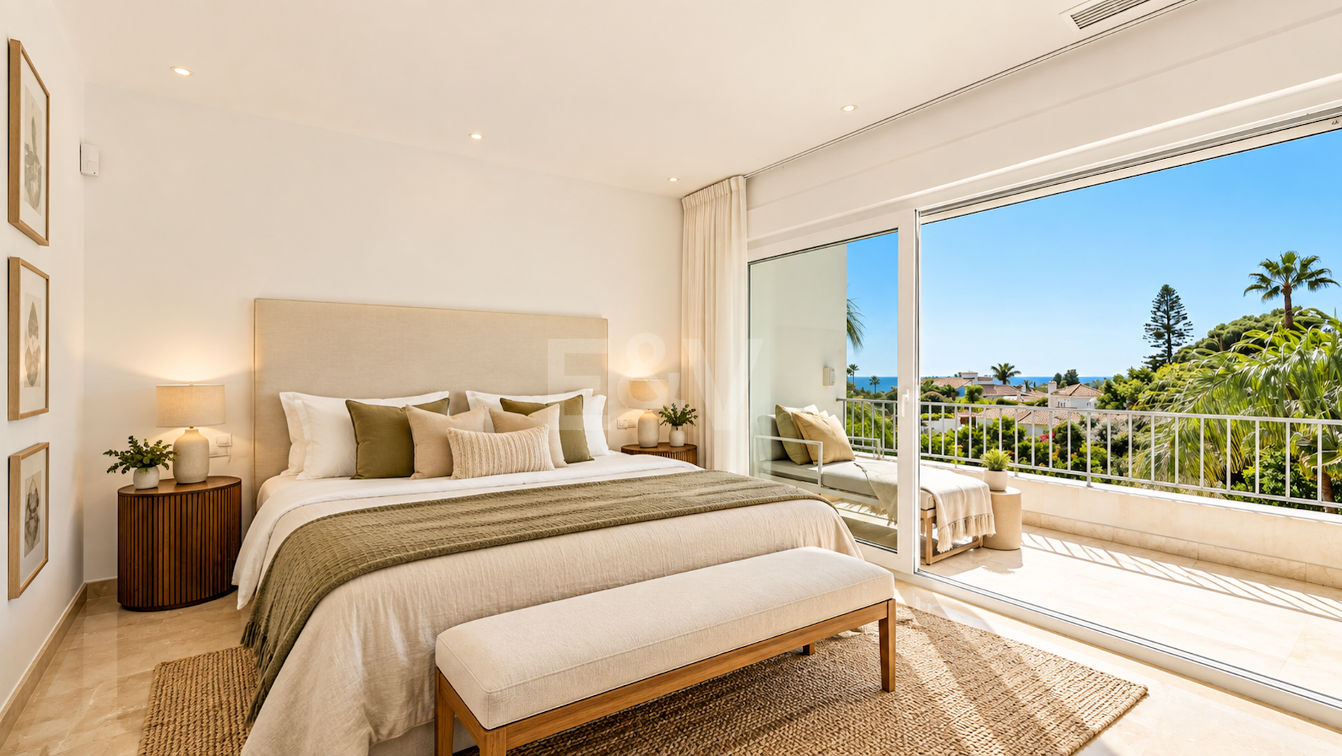 Villa contemporánea con vistas panorámicas al mar y a la montaña en El Rosario, Marbella Este