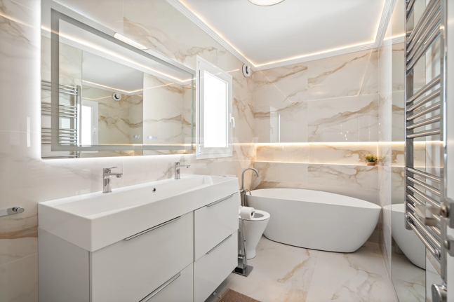 Stylish Townhouse i San Pedro Playa med privat terrass och modern charm