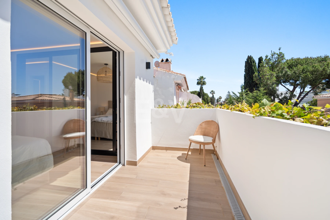 Stylish Townhouse i San Pedro Playa med privat terrass och modern charm