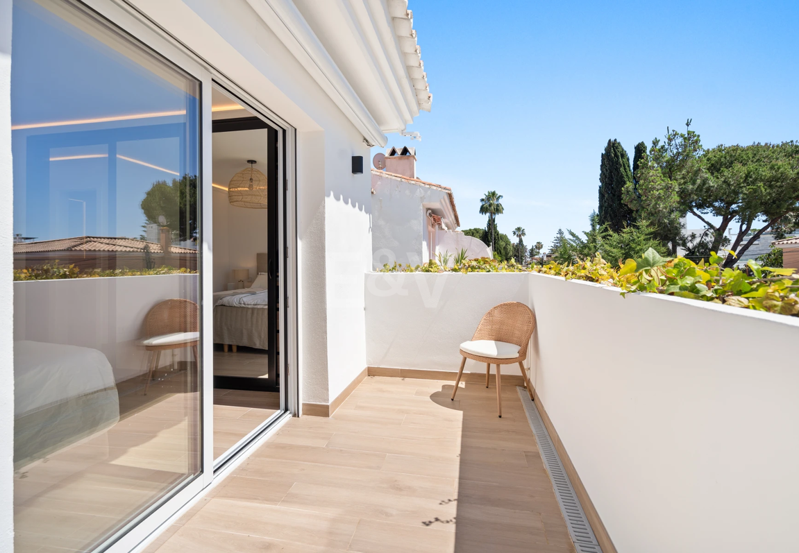 Stylish Townhouse i San Pedro Playa med privat terrass och modern charm