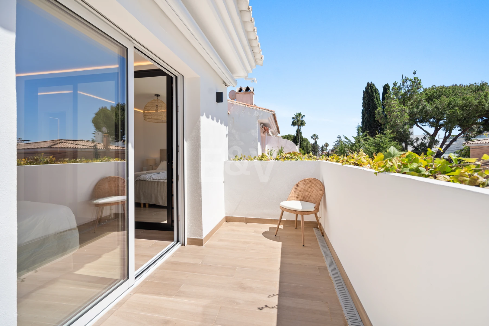 Stylish Townhouse i San Pedro Playa med privat terrass och modern charm