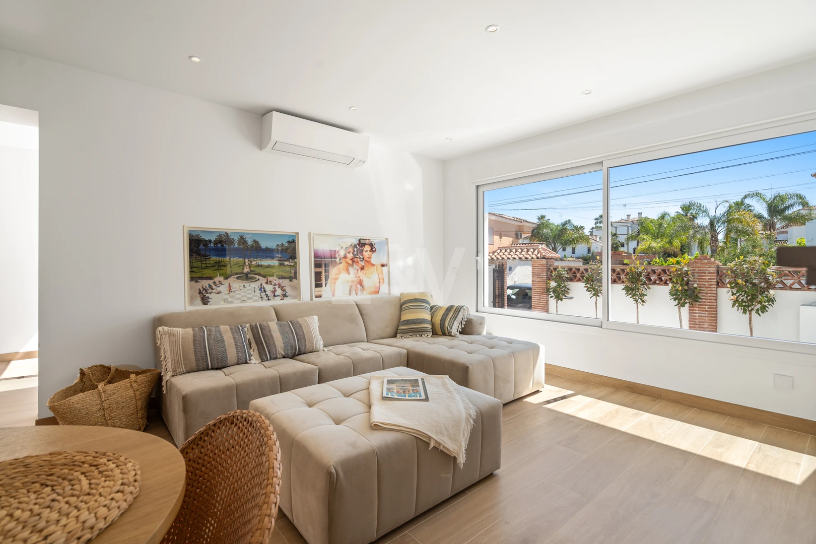 Stilvolles Stadthaus in San Pedro Playa mit privater Terrasse und modernem Charme