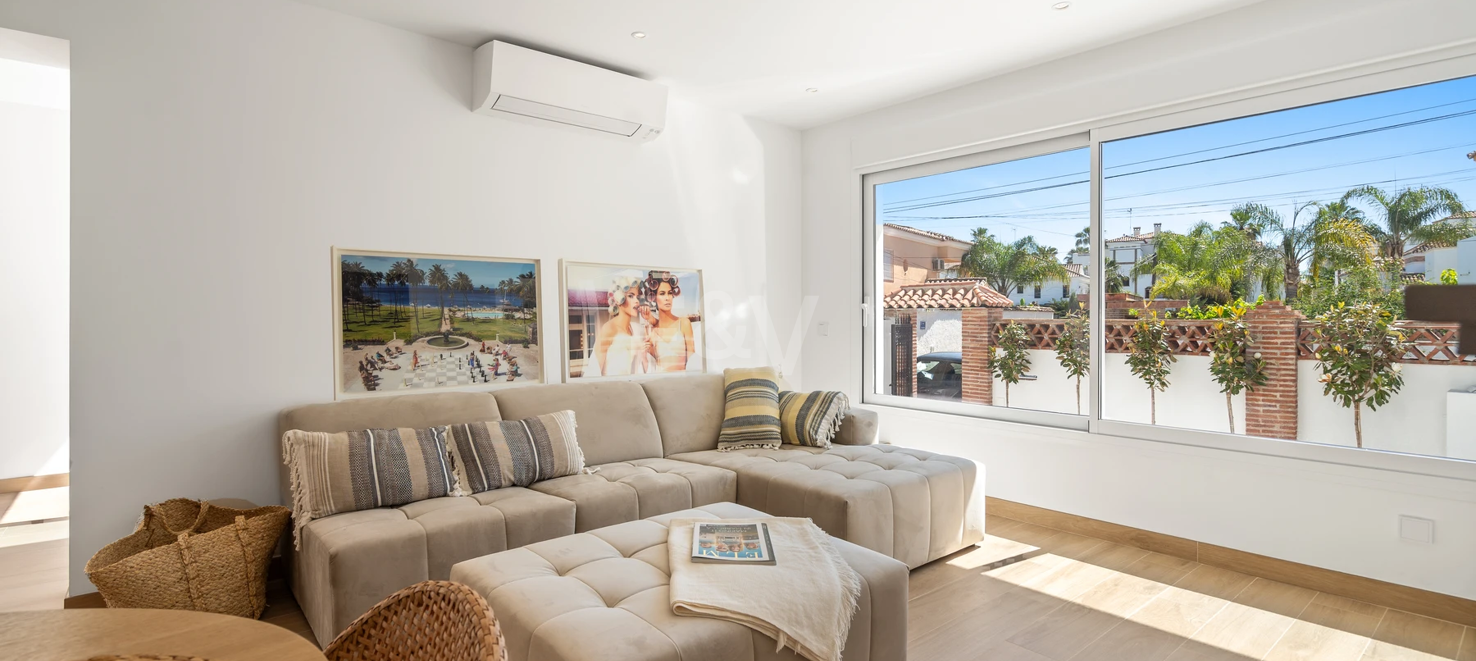 Maison de ville élégante à San Pedro Playa avec terrasse privée et charme moderne