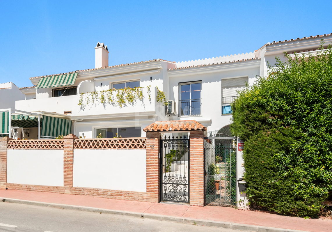 Stylish Townhouse in San Pedro Playa with Private Terrace and Modern Charm