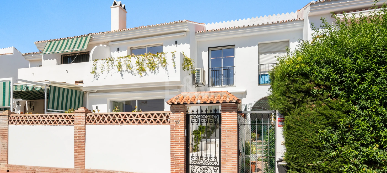 Maison de ville élégante à San Pedro Playa avec terrasse privée et charme moderne
