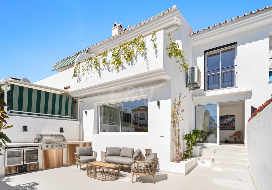 Stylish Townhouse in San Pedro Playa with Private Terrace and Modern Charm