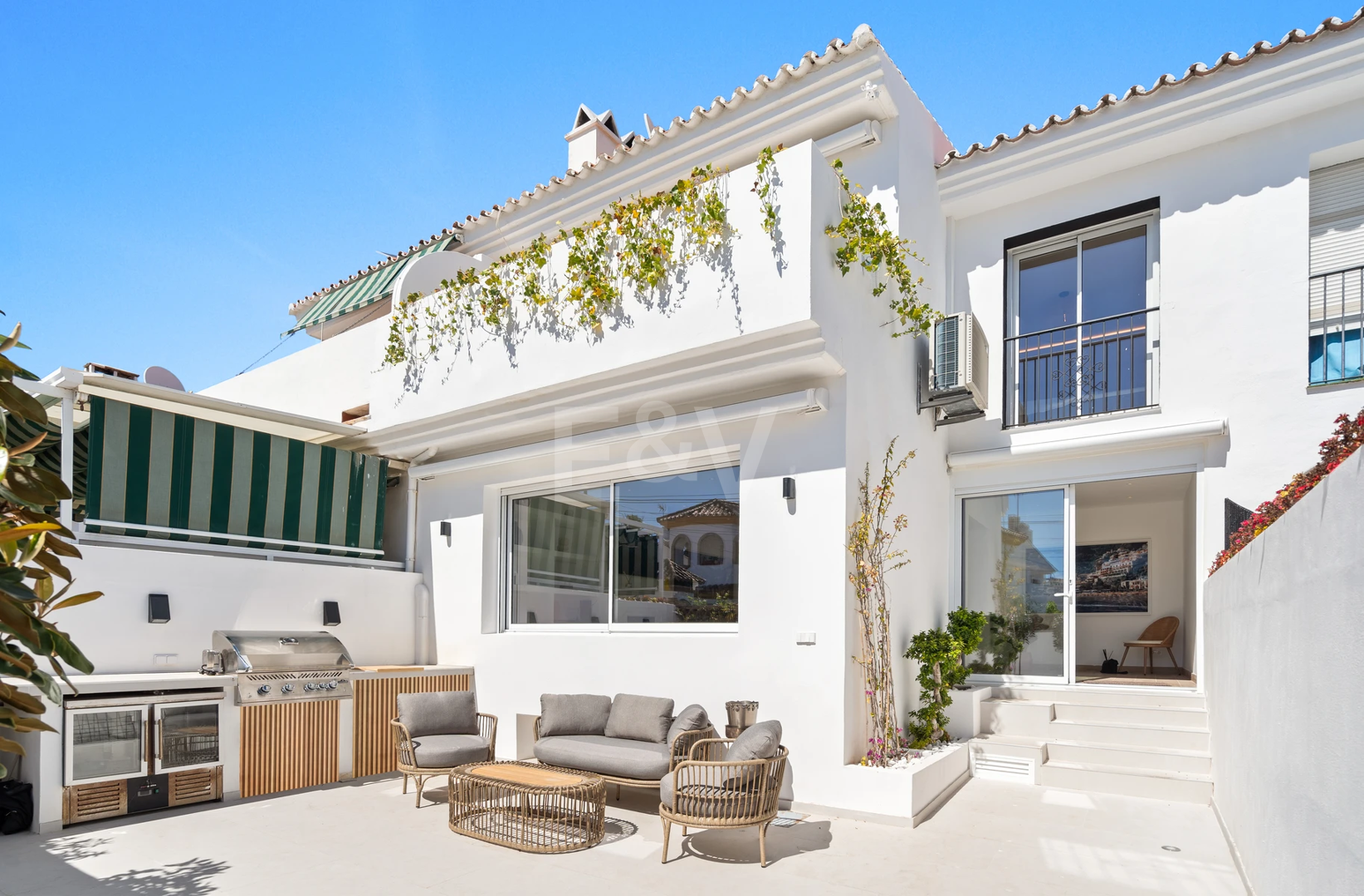 Stylish Townhouse i San Pedro Playa med privat terrass och modern charm