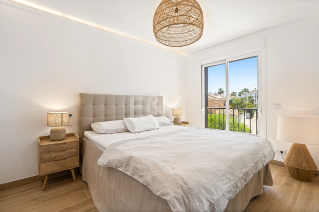 Stylish Townhouse i San Pedro Playa med privat terrass och modern charm