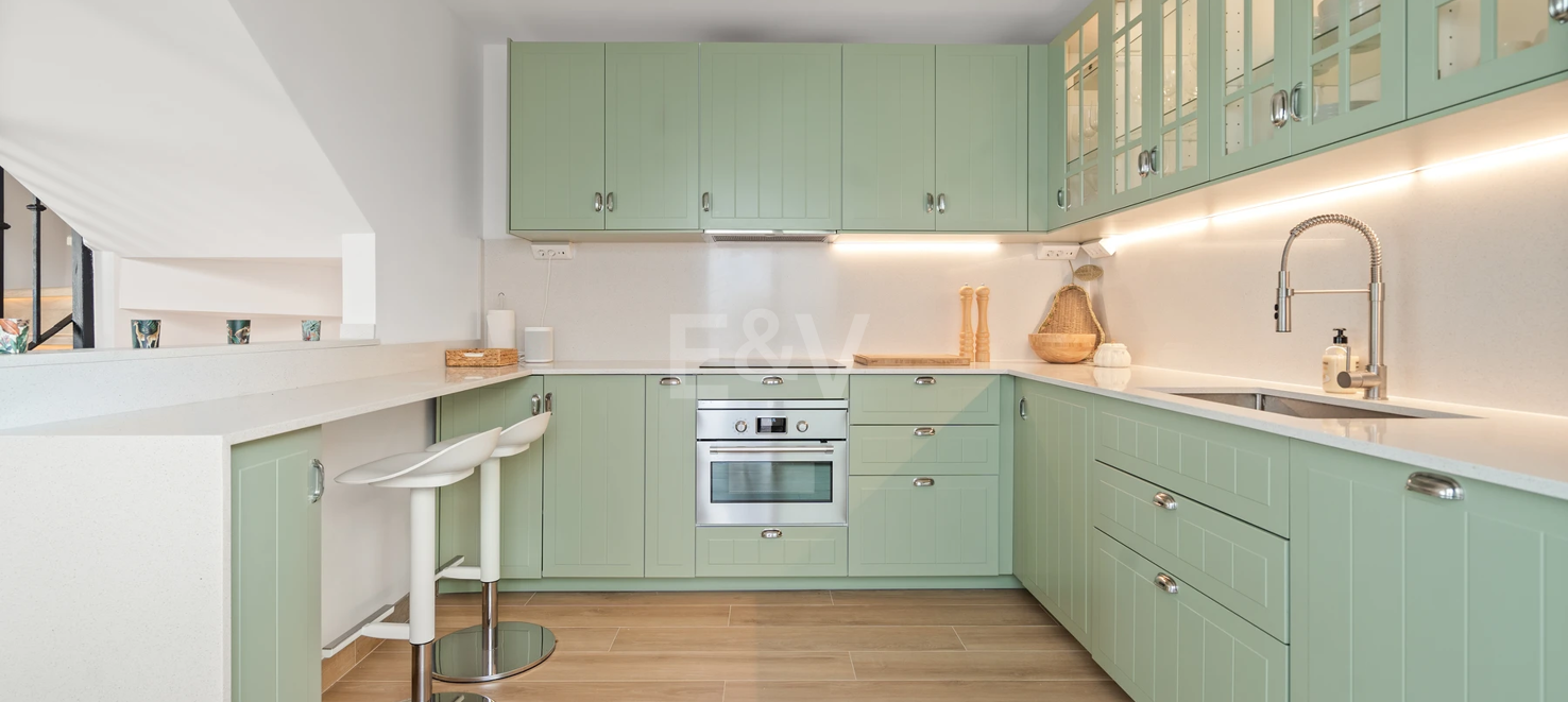 Maison de ville élégante à San Pedro Playa avec terrasse privée et charme moderne