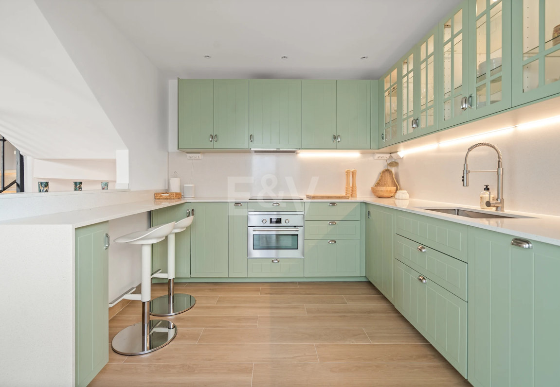 Stylish Townhouse i San Pedro Playa med privat terrass och modern charm