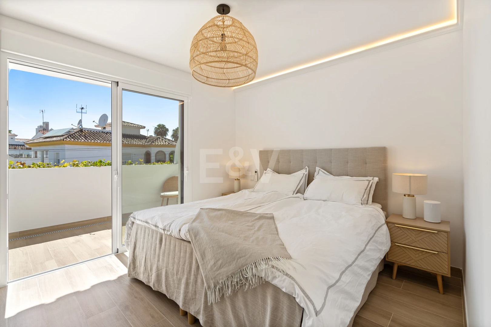 Stylish Townhouse i San Pedro Playa med privat terrass och modern charm