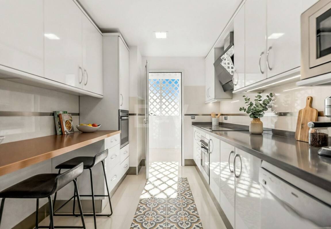 Exclusivo apartamento junto al mar con vistas panorámicas en la Milla de Oro