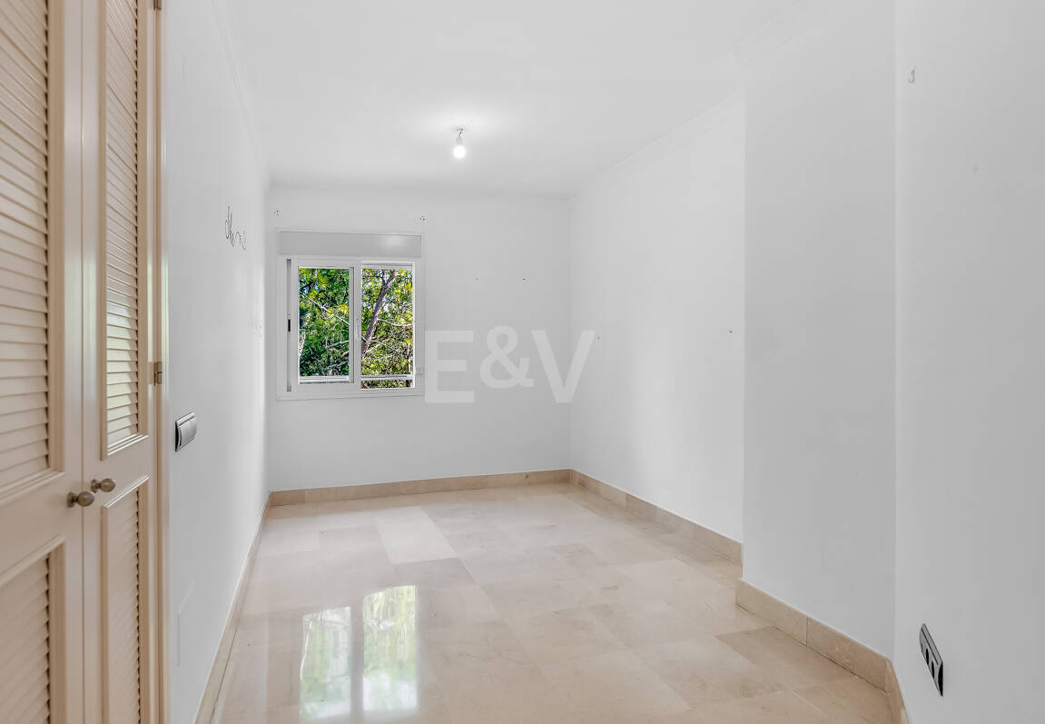 Exclusive Beachside Apartament z widokiem na morze panoramiczne na Golden Mile