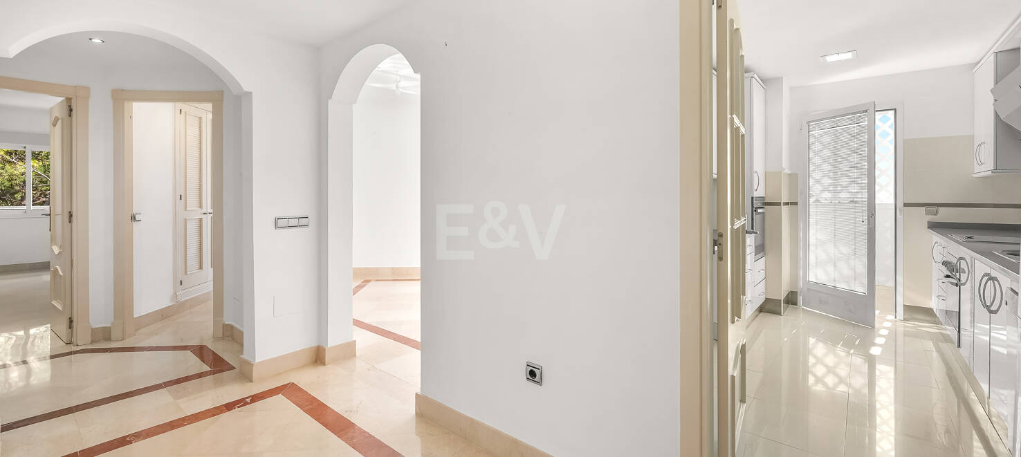 Exclusivo apartamento junto al mar con vistas panorámicas en la Milla de Oro