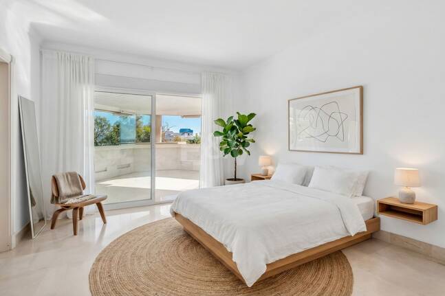 Exclusivo apartamento junto al mar con vistas panorámicas en la Milla de Oro
