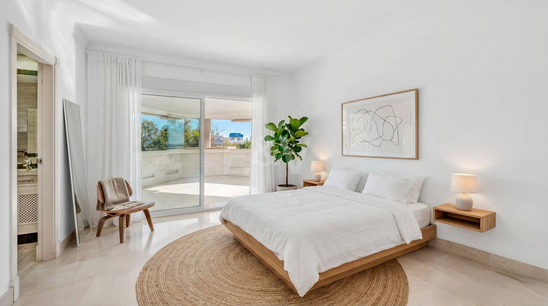 Exclusivo apartamento junto al mar con vistas panorámicas en la Milla de Oro