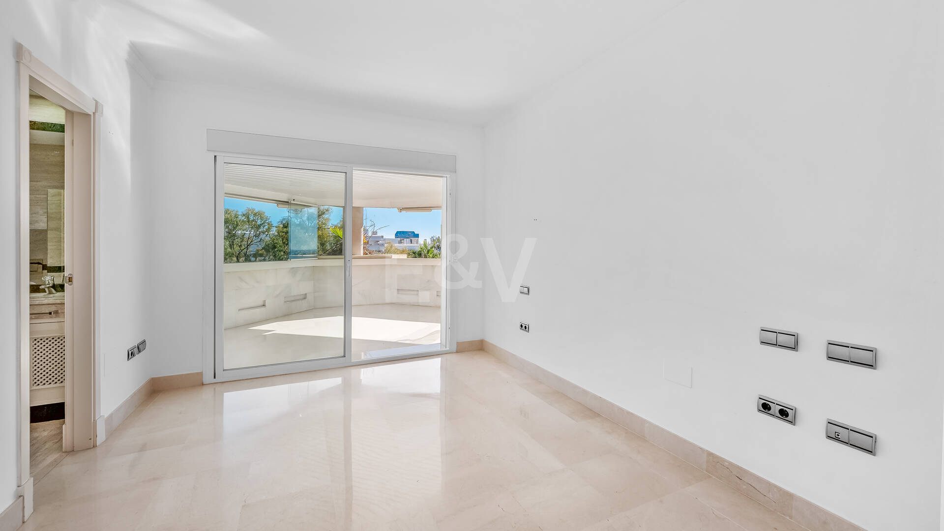 Exclusive Beachside Apartament z widokiem na morze panoramiczne na Golden Mile