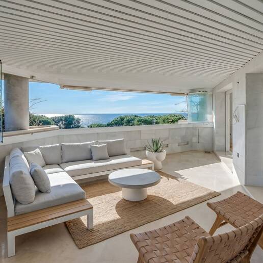 Exclusivo apartamento junto al mar con vistas panorámicas en la Milla de Oro