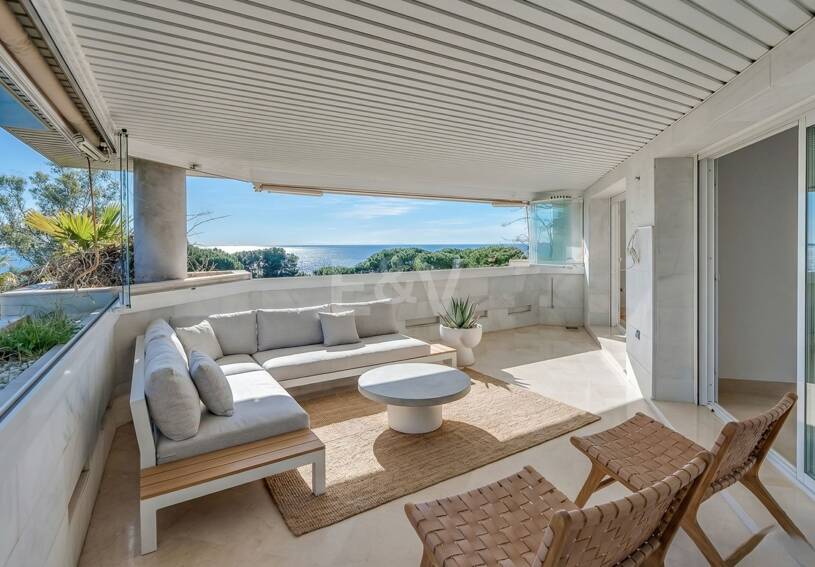 Exclusivo apartamento junto al mar con vistas panorámicas en la Milla de Oro
