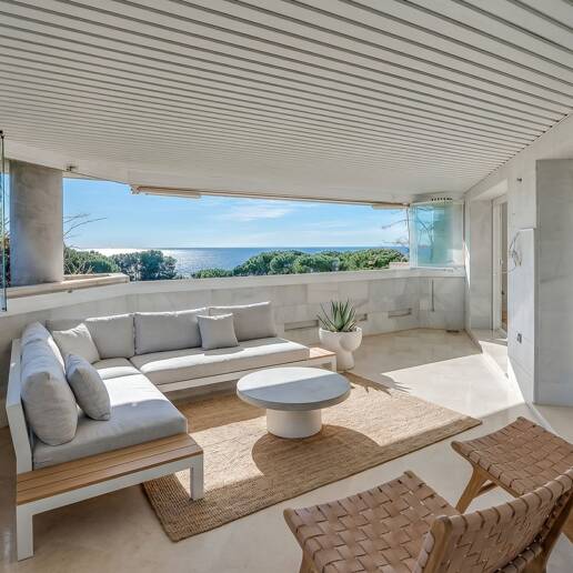 Exclusivo apartamento junto al mar con vistas panorámicas en la Milla de Oro