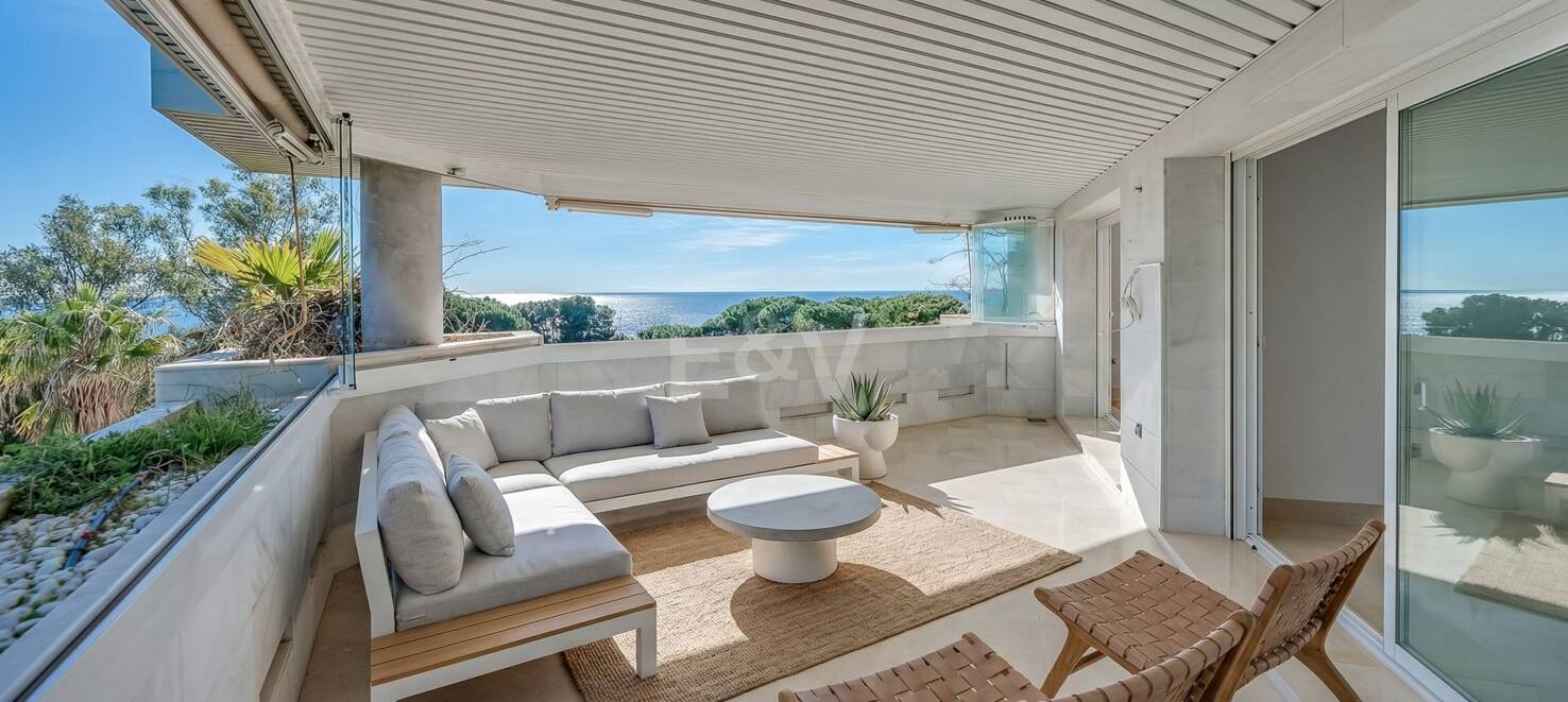 Exclusivo apartamento junto al mar con vistas panorámicas en la Milla de Oro