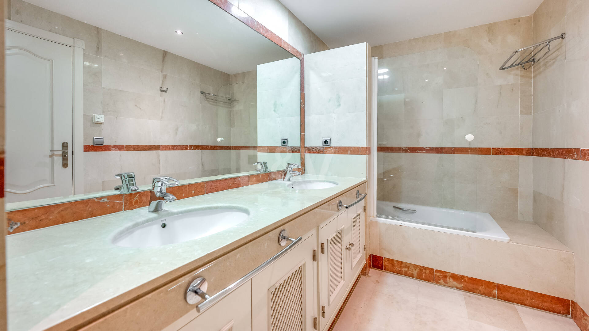 Exclusive Beachside Apartament z widokiem na morze panoramiczne na Golden Mile