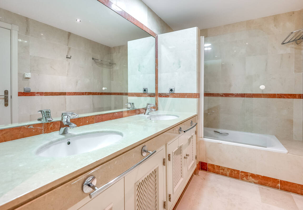 Exclusive Beachside Apartament z widokiem na morze panoramiczne na Golden Mile