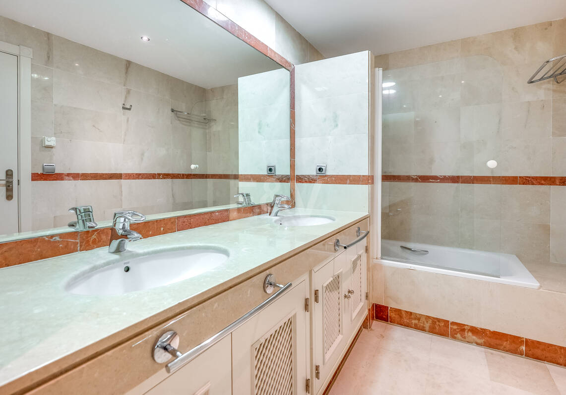 Exclusive Beachside Appartement avec vue panoramique sur la mer sur le Golden Mile