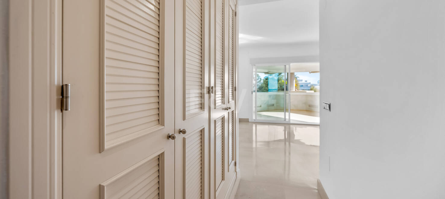 Exclusivo apartamento junto al mar con vistas panorámicas en la Milla de Oro