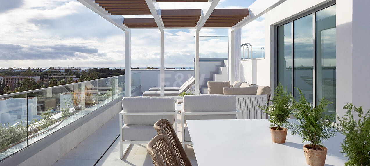 Nouveau Penthouse 3 chambres avec piscine privée et vue unique sur le golf à Santa Clara