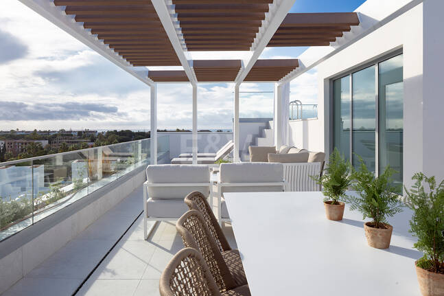 Brand New 3-Bedroom Penthouse med privat pool och unik golfvisning i Santa Clara