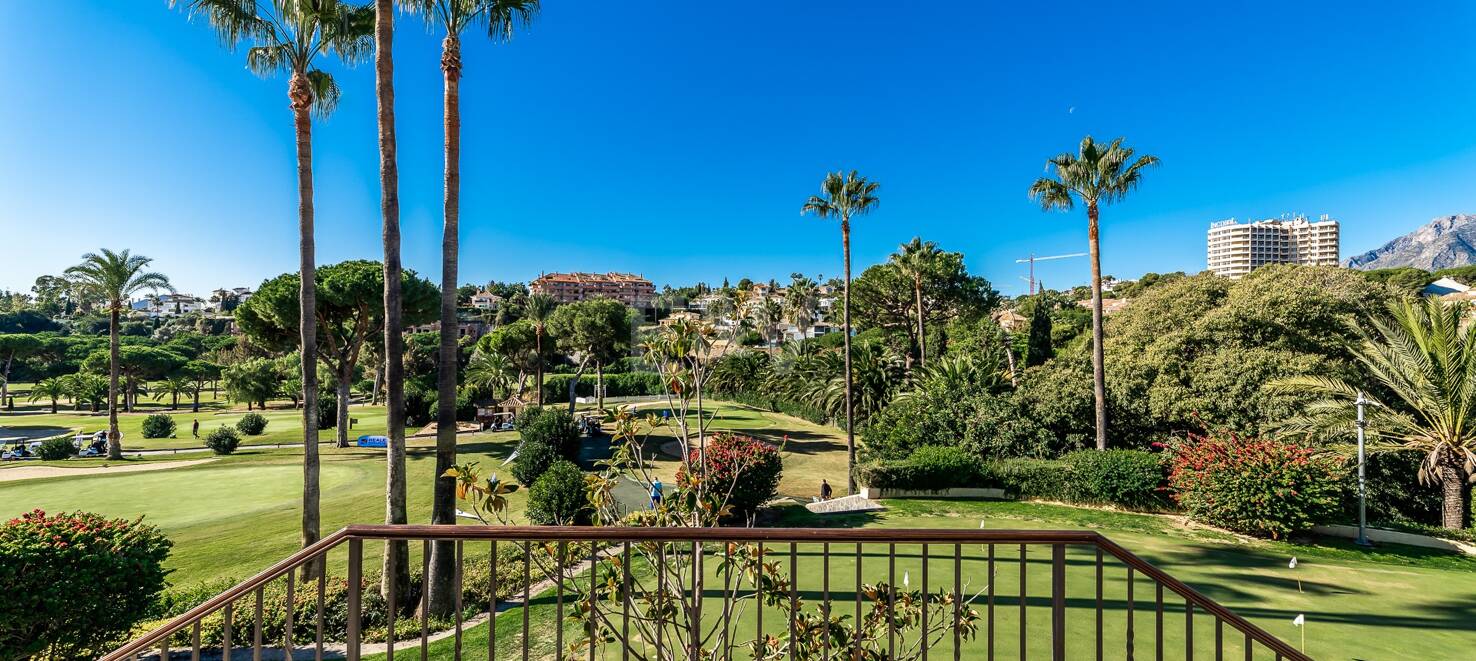 Nouveau Penthouse 3 chambres avec piscine privée et vue unique sur le golf à Santa Clara