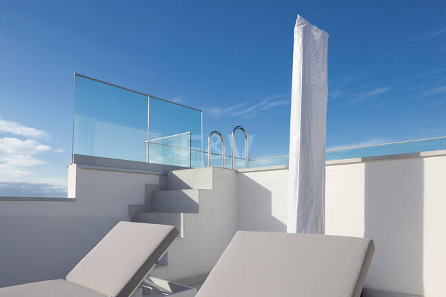 Brand New 3-Bedroom Penthouse med privat pool och unik golfvisning i Santa Clara