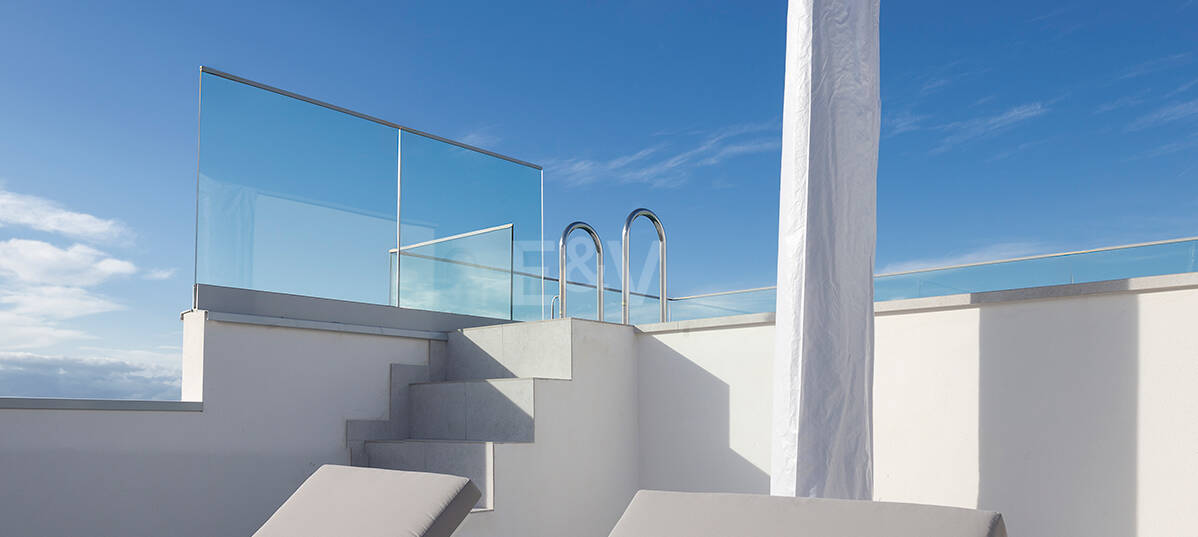 Nouveau Penthouse 3 chambres avec piscine privée et vue unique sur le golf à Santa Clara