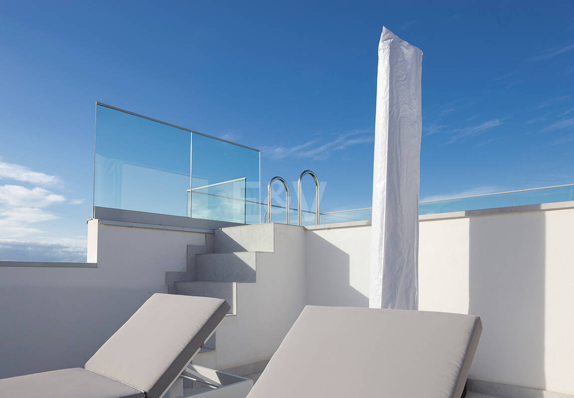 Brand New 3-Bedroom Penthouse med privat pool och unik golfvisning i Santa Clara