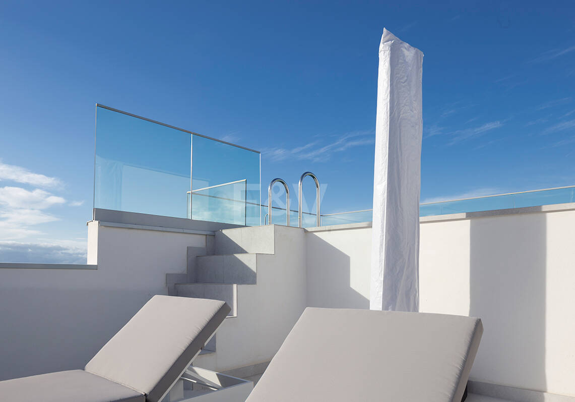 Brand New Penthouse z prywatnym basenem w Front Line Golf Complex