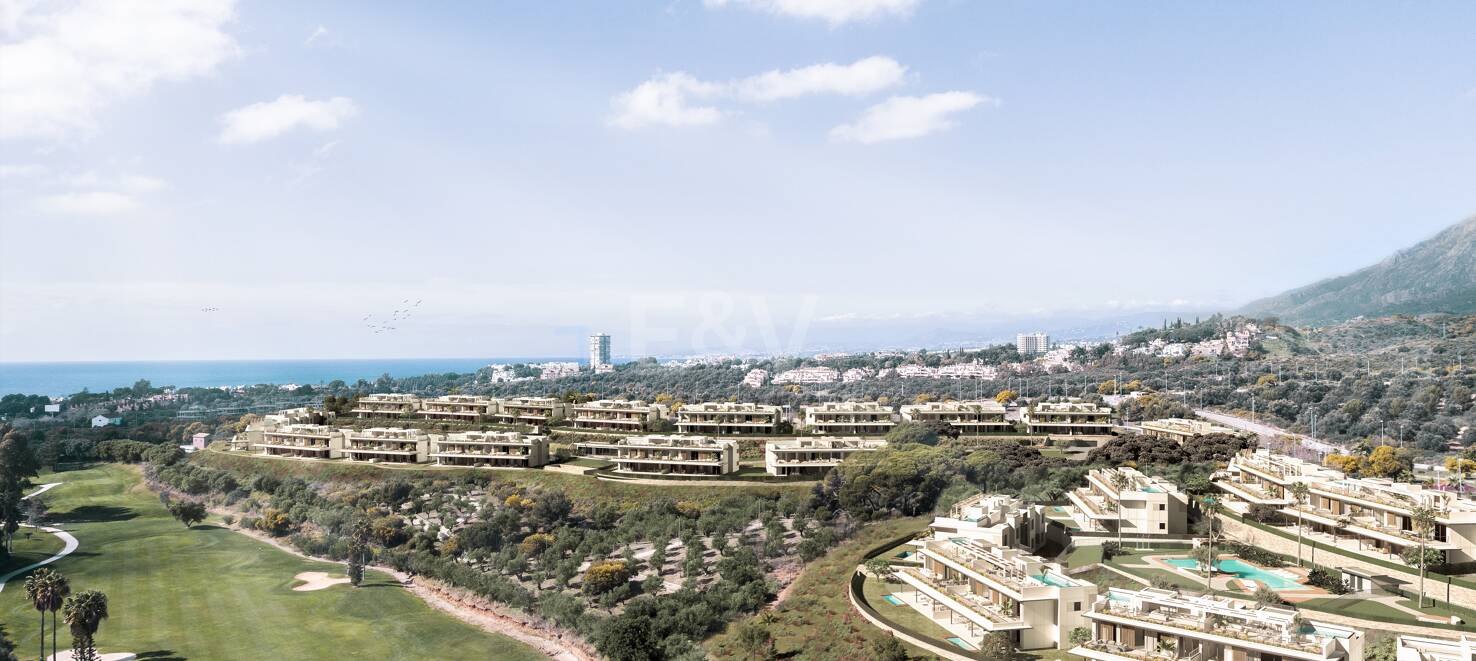 Ático a estrenar con piscina privada en complejo de golf en primera línea