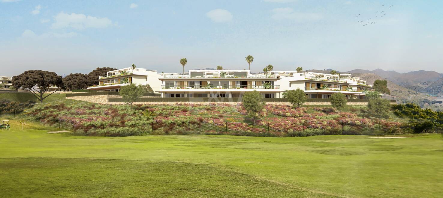 Ático a estrenar con piscina privada en complejo de golf en primera línea