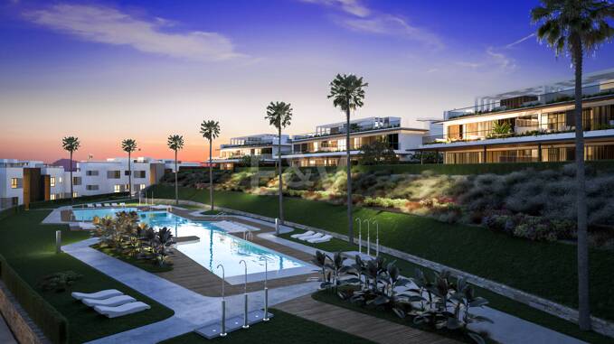Ático a estrenar con piscina privada en complejo de golf en primera línea