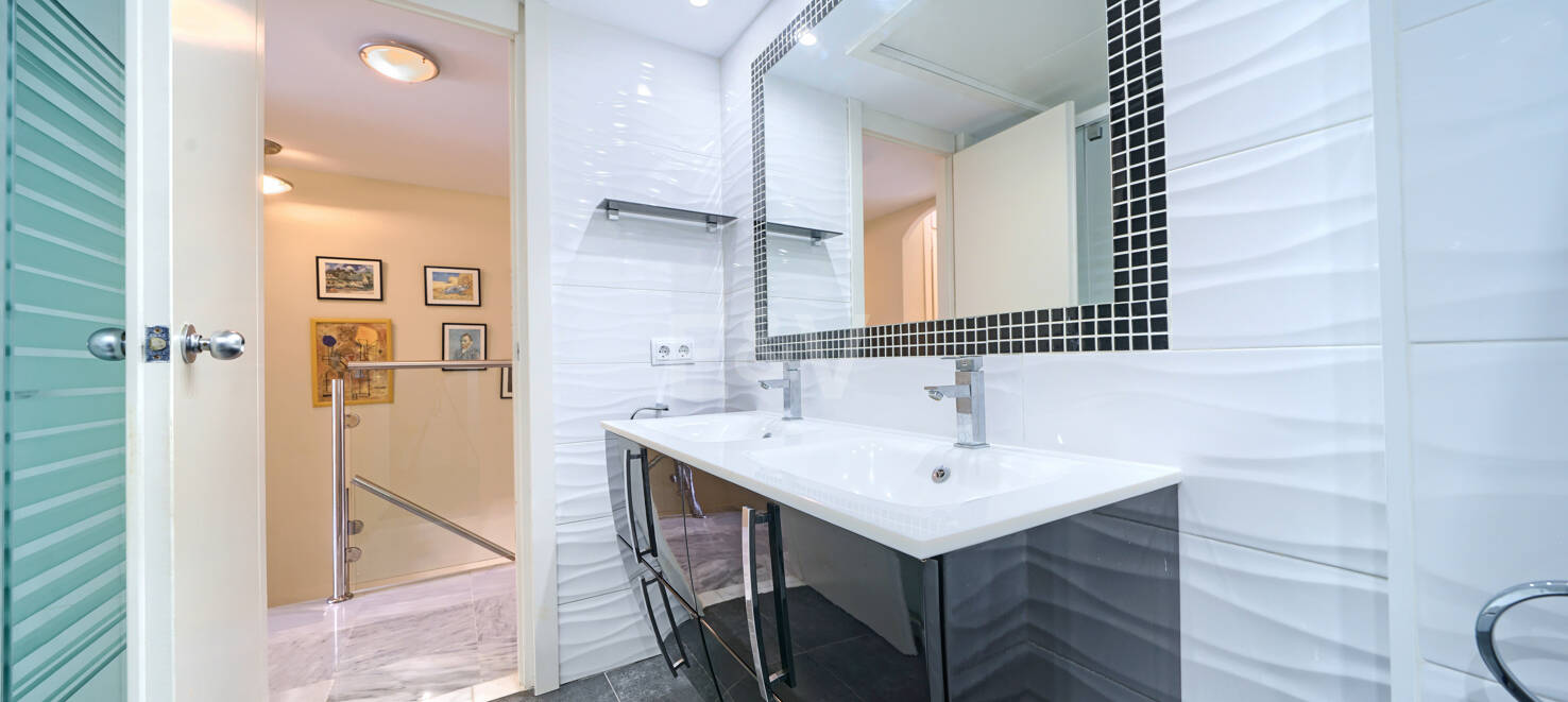 Second-Line Beach Apartment in the Heart of Marbella