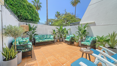 Second-Line Beach Apartment in the Heart of Marbella