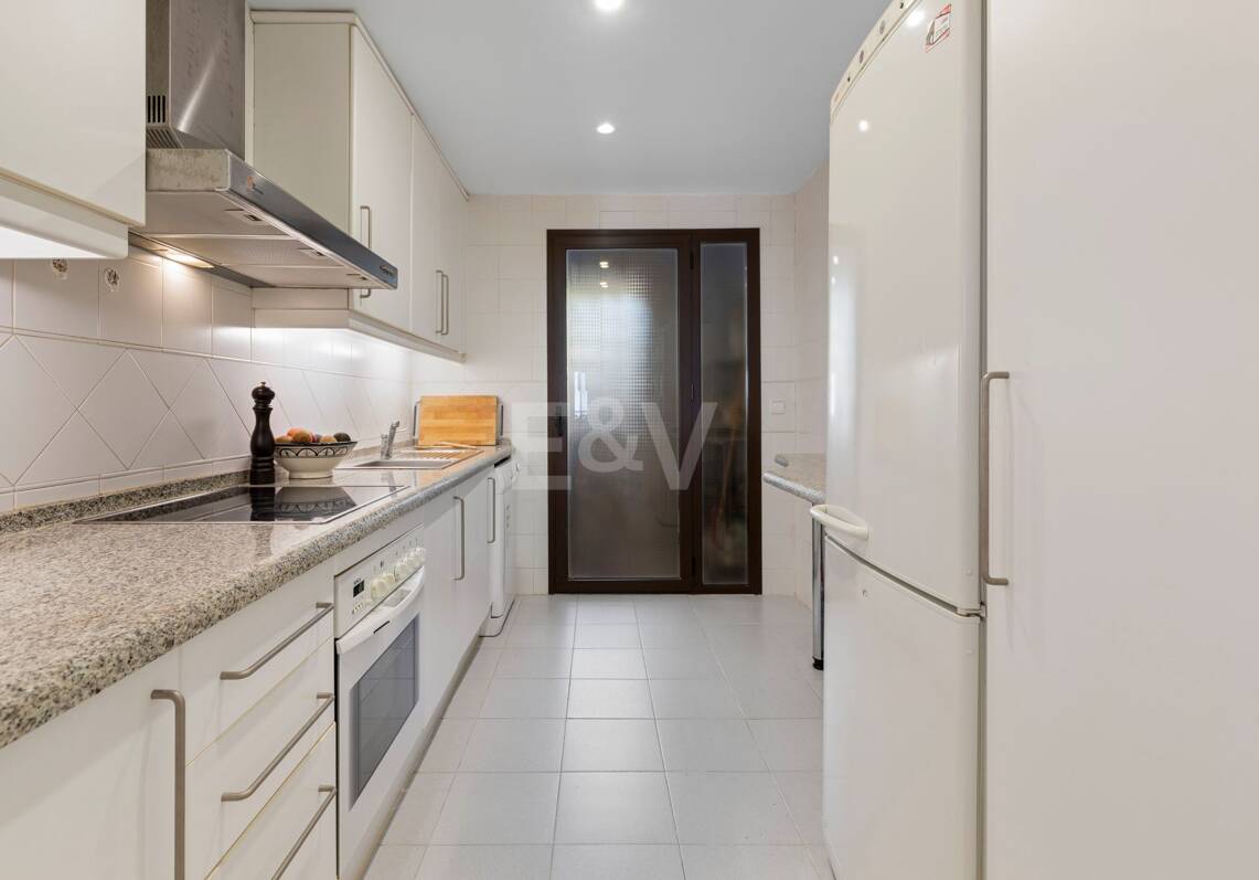 Apartment with Beautiful Sea Views and Golf Community Access