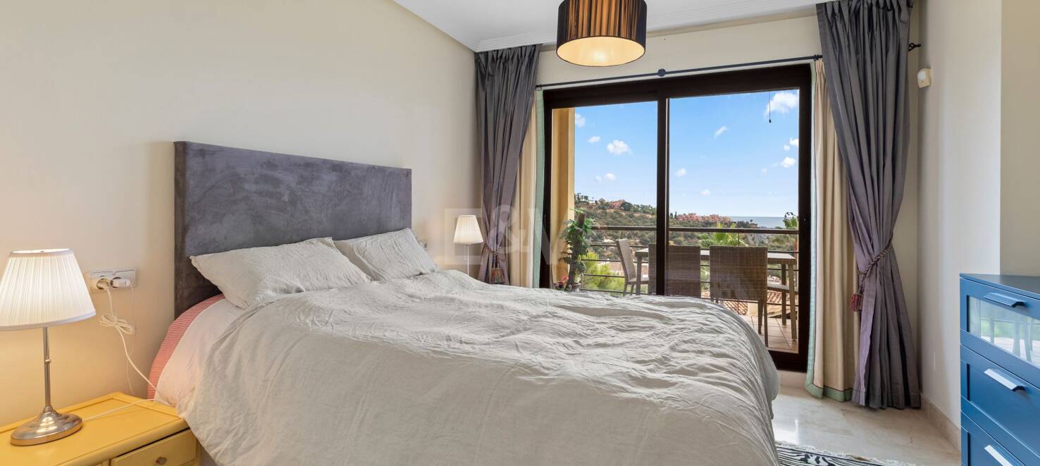 Apartamento con Hermosas Vistas al Mar y Acceso a Comunidad de Golf