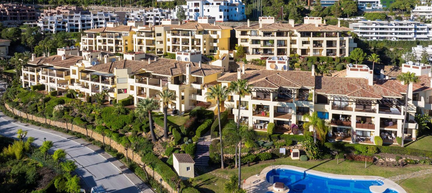 Apartamento con Hermosas Vistas al Mar y Acceso a Comunidad de Golf