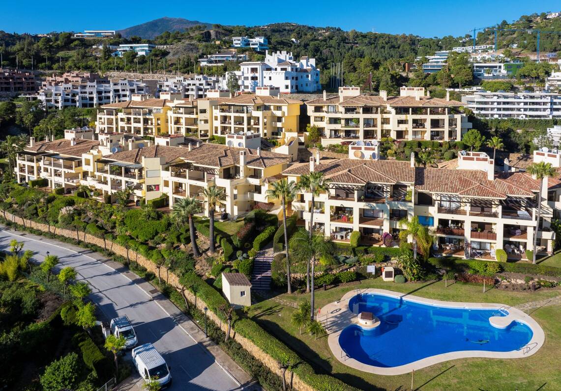 Apartment with Beautiful Sea Views and Golf Community Access
