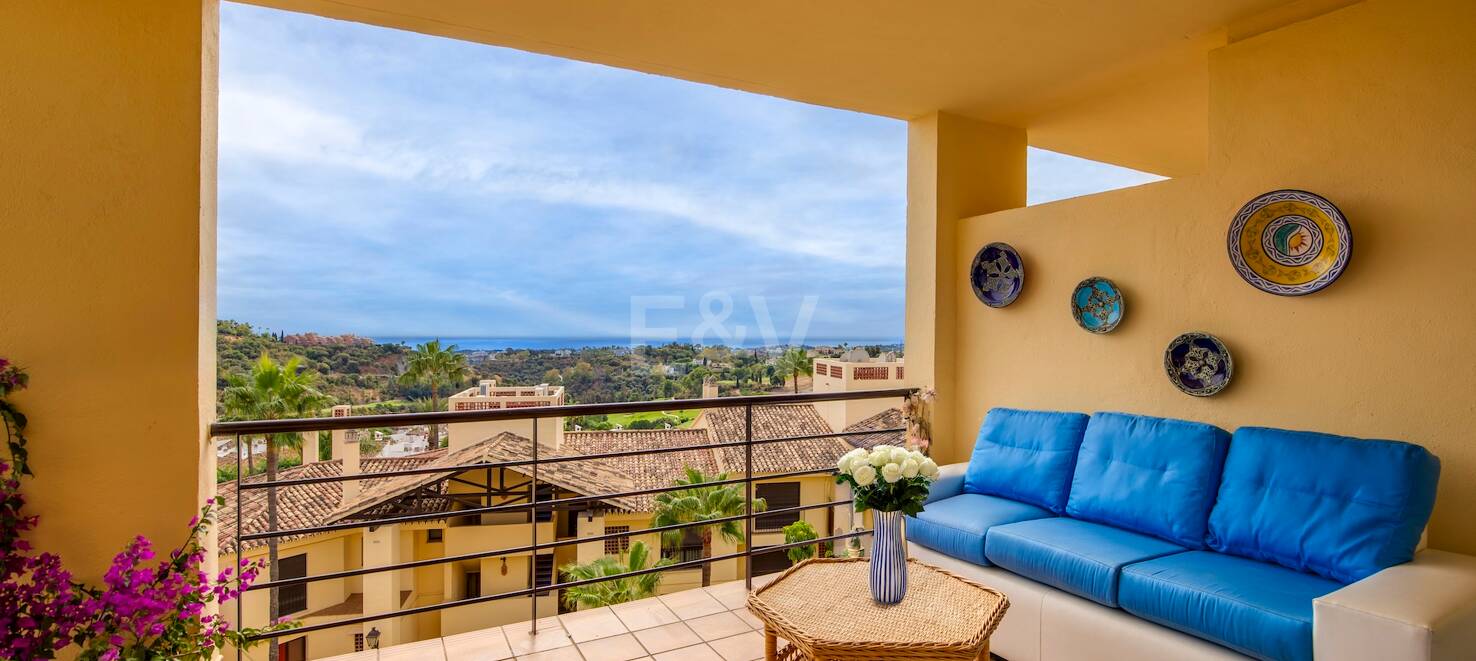 Apartamento con Hermosas Vistas al Mar y Acceso a Comunidad de Golf