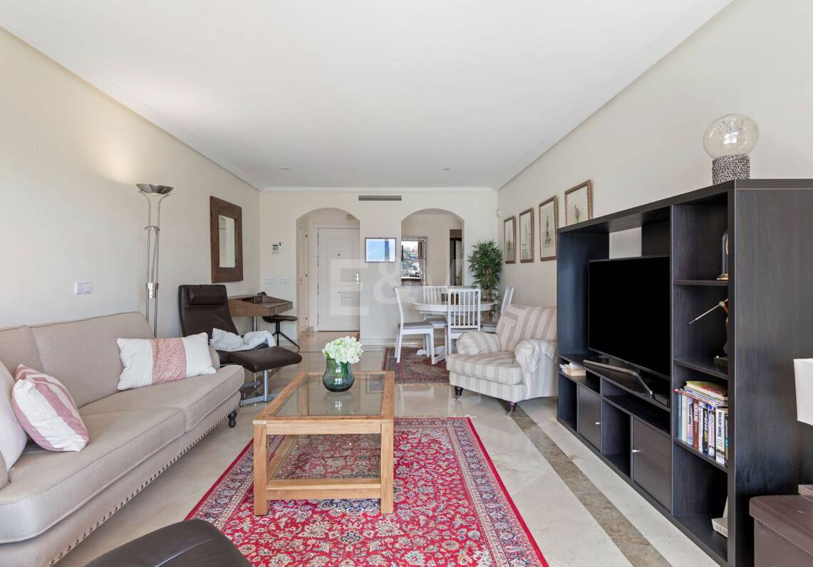 Apartment with Beautiful Sea Views and Golf Community Access