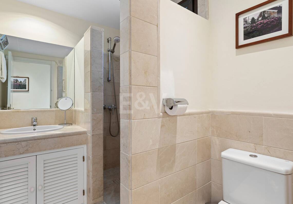 Apartment with Beautiful Sea Views and Golf Community Access