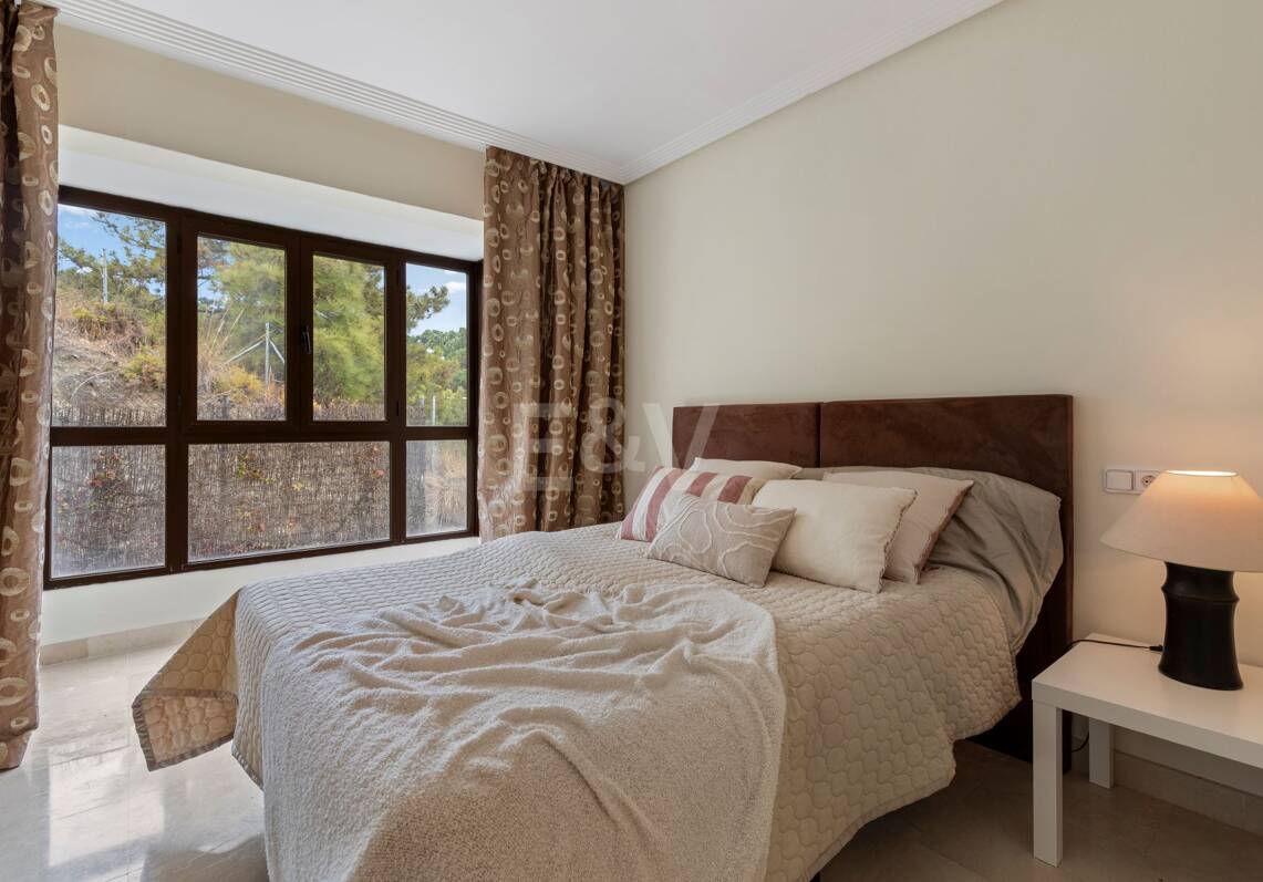 Apartment with Beautiful Sea Views and Golf Community Access